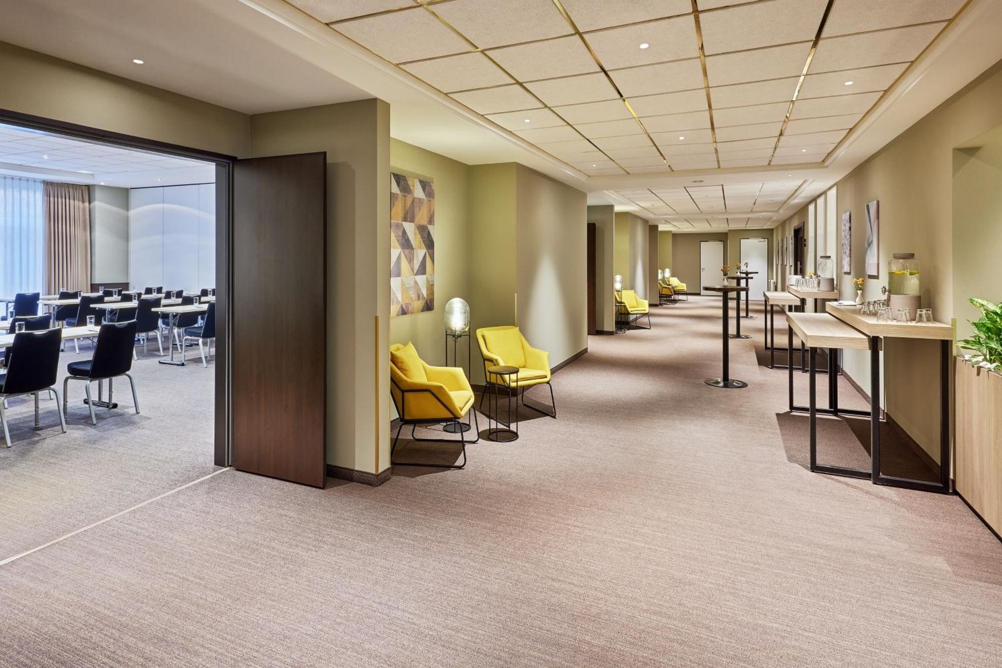 Courtyard By Marriott Шверин