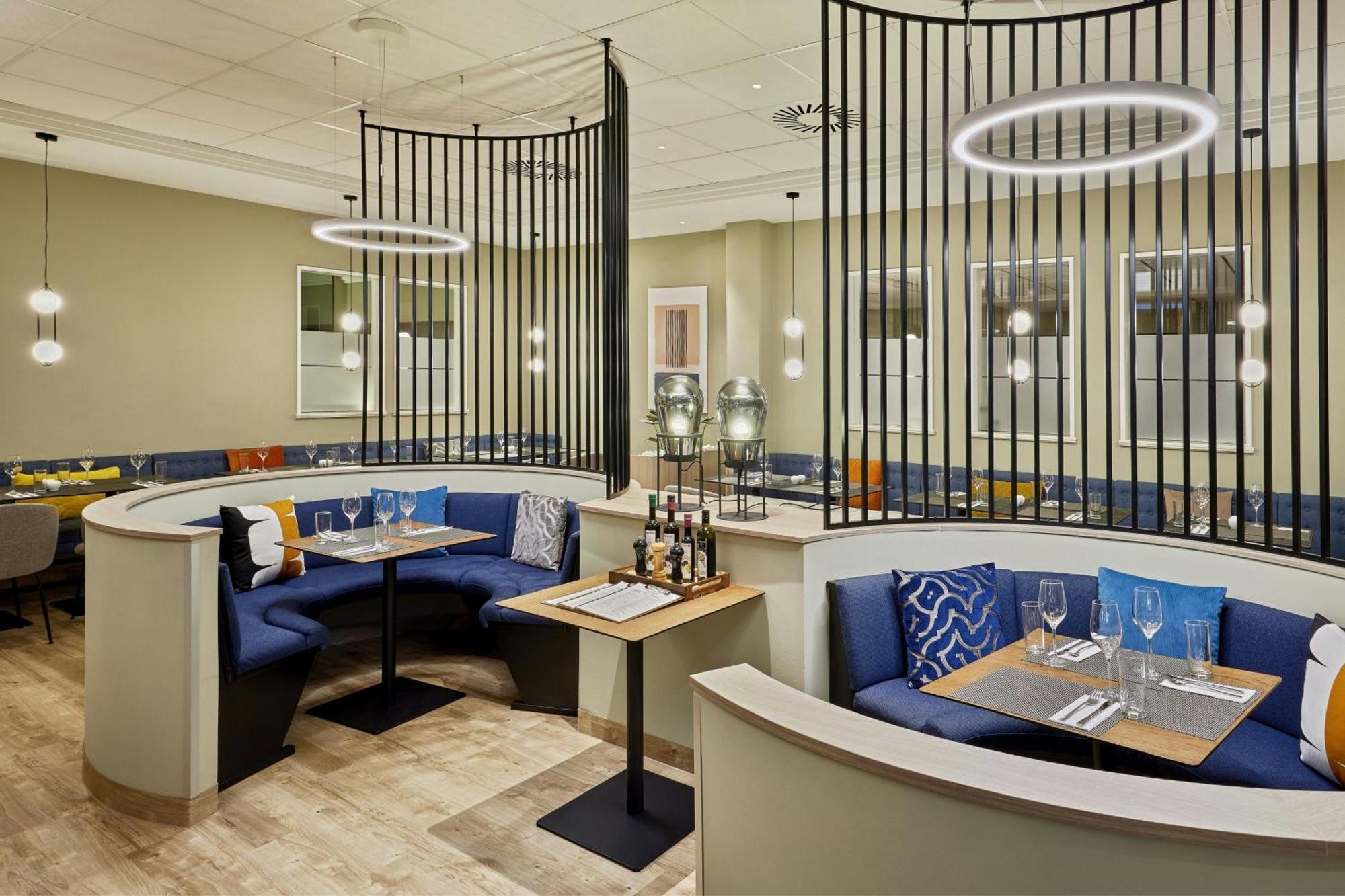 Отель Courtyard By Marriott